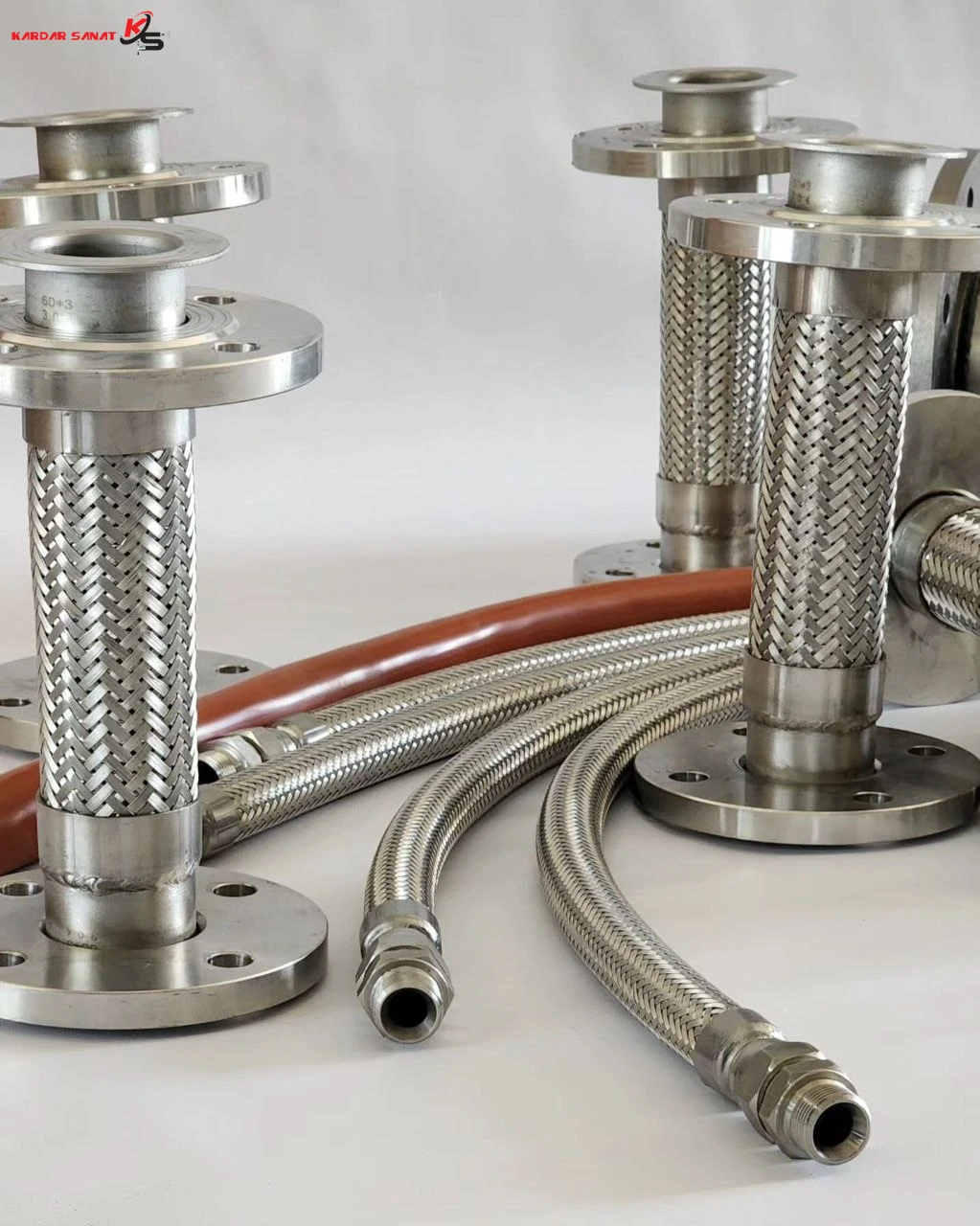 خرید انواع شیلنگ خرطومی فلکسیبل استیل از کاردار صنعت