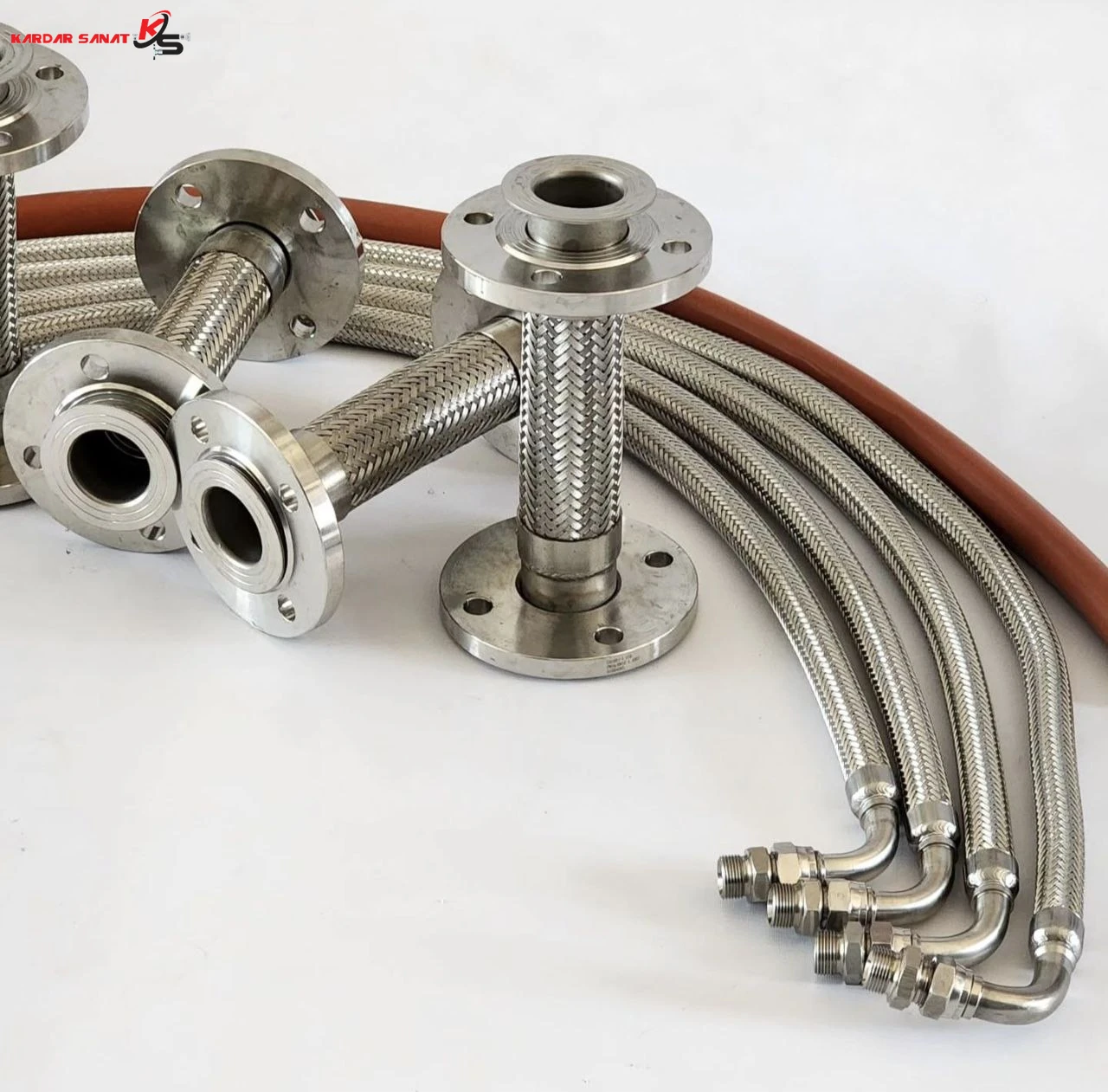 شیلنگ خرطومی استیل چیست؟