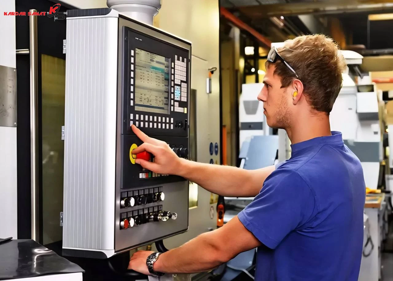 خدمات ماشینکاری تراش CNC: قطعات دقیق و متقارن در کاردار صنعت